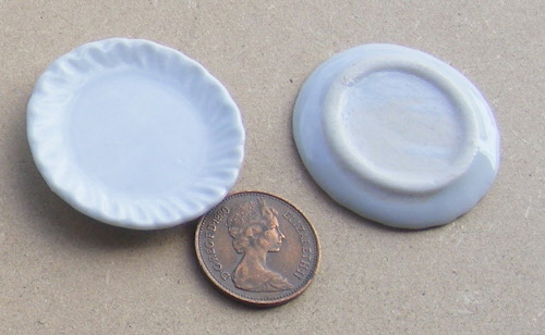 1:12 Scale 2 White Round Ceramic Plates 3cm Tumdee Dolls House Accessory W80 
