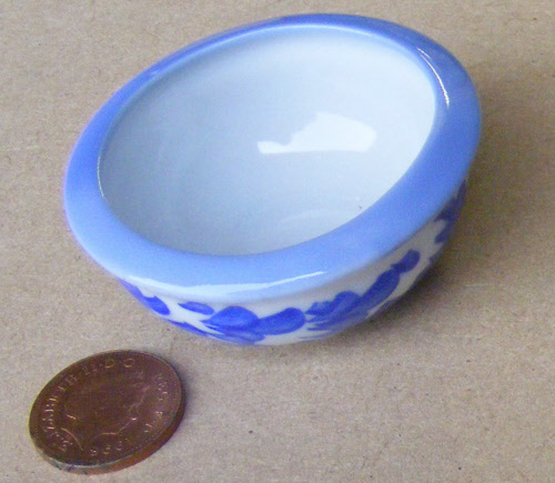 1:12 Scale 4 Blue & White Ceramic Plates 2.6cm Tumdee Dolls House Accessory B10 