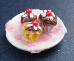 dolls-house-miniature-1-a-1-cakes 1