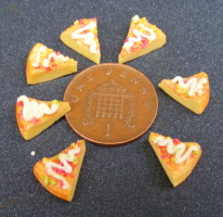 dolls-house-miniature-1-aaa-bread-pizza-slices