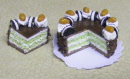 dolls-house-miniature-1-cake-sc25