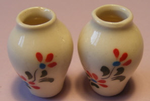 red vases r13