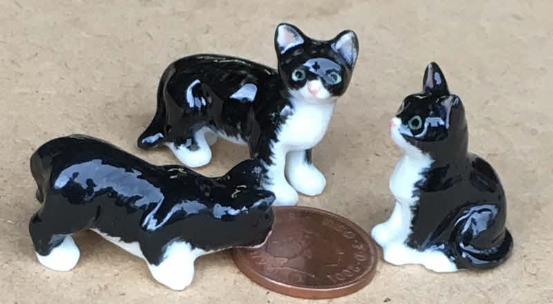 Black & White Ceramic Kitten Cat Tumdee 1:12 Scale Dolls House Pet Ornament ZL