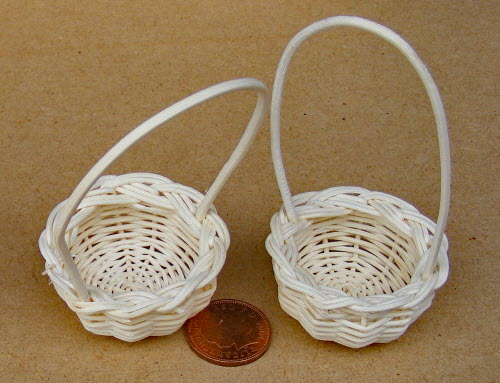1:12 Scale 4 Loose Fish In A Basket 3.5cm x 3.3cm With Ice Tumdee Dolls House ZG 