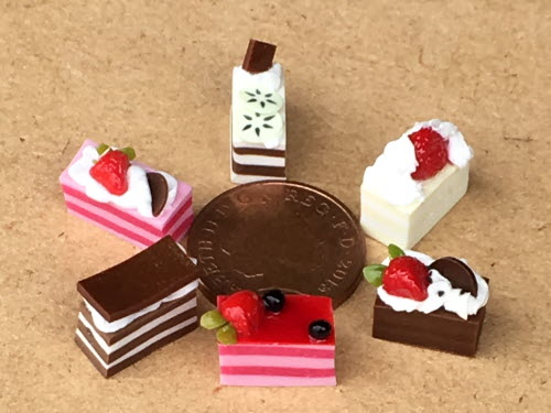 Details about   1:12 Scale Ceramic Tray Of 3 Square Chocolate Cakes Tumdee Dolls House PL66 
