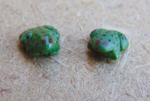1:12 Scale Green Ceramic Frog Tumdee Dolls House Garden Pet Ornament Accessory B 