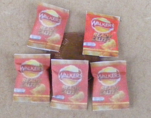 1:12 Scale 5 Packets of Mixed Crisps & A Bottle Of Water Dolls House Miniature B 