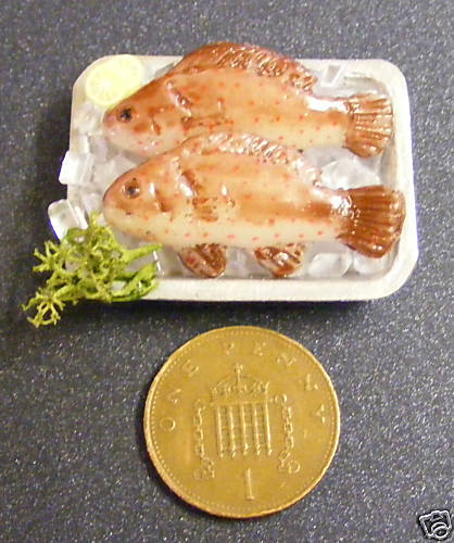 1:12 Scale 2 Fish Fixed On A Tray With Ice Tumdee Dolls House Food Accessory F 