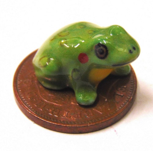 1:12 Scale Green Ceramic Toad Tumdee Dolls House Garden Pet Ornament 