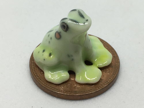 1:12 Scale Multi Coloured Ceramic Frog Tumdee Dolls House Garden Pet Ornament P 