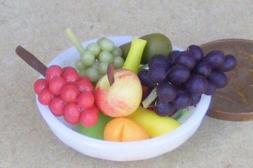 1:12 Scale Plastic Punnet Of Green Grapes Tumdee Dolls House Miniature Fruit 
