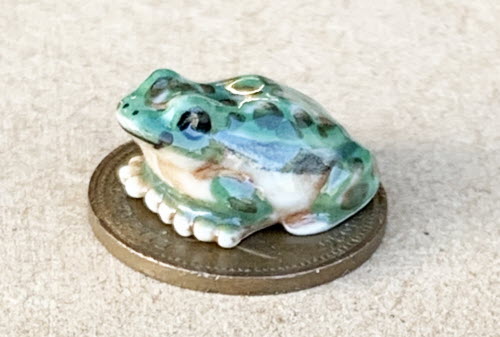 1:12 Scale Multi Coloured Ceramic Frog Tumdee Dolls House Garden Pet Ornament Z 