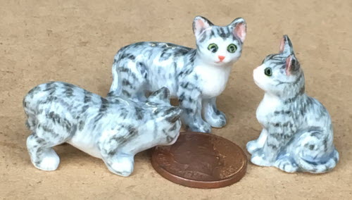 1:12 Scale Ceramic Black & White Cats Tumdee Dolls House Pet Kittens Ornament Ky 