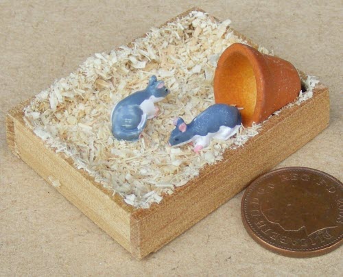 1:12 Scale White Ceramic Mouse Tumdee Dolls House Miniature Pet Accessory I 