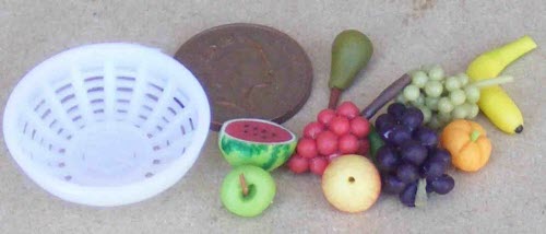 HDGSAFD 43 Mini Jouets De Maison + 7 Accessoires Fruits – Set Complet Pour Poupée Et Jeux De Rôle