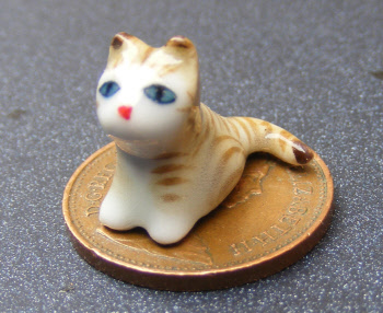 1:12 Scale Dolls House Ceramic Kitten Cat Black Stripes Accessory Ornament ZN 