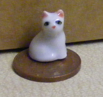 1:12 Scale Dolls House Dark Striped Ceramic Kitten Pet Accessory Cat Ornament ZM 